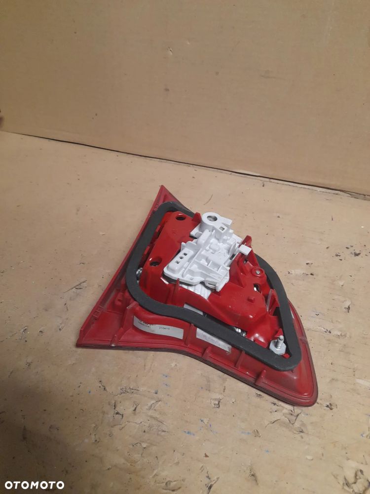 LAMPA TYLNA PRAWA OPEL MERIVA B nr 21629003 - 4