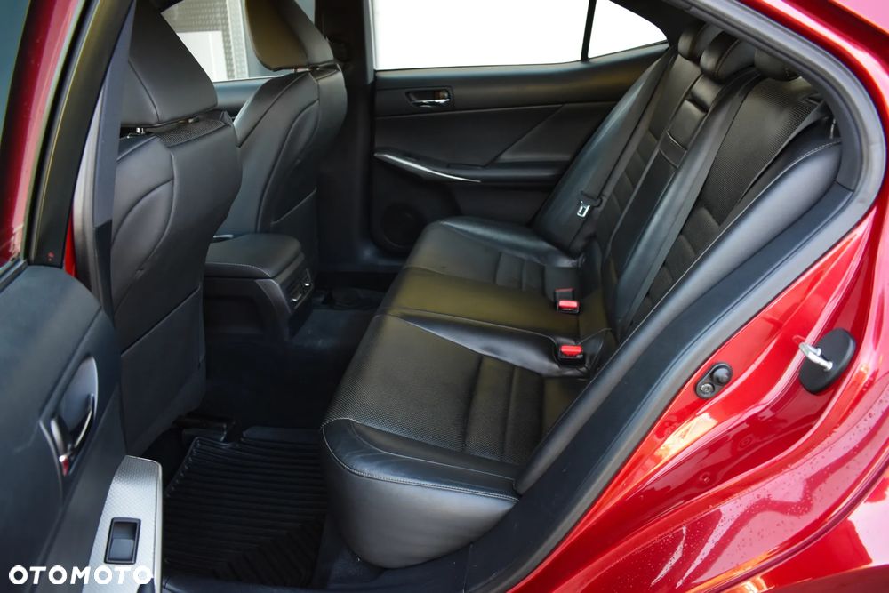 Lexus IS 300h F Sport - 14