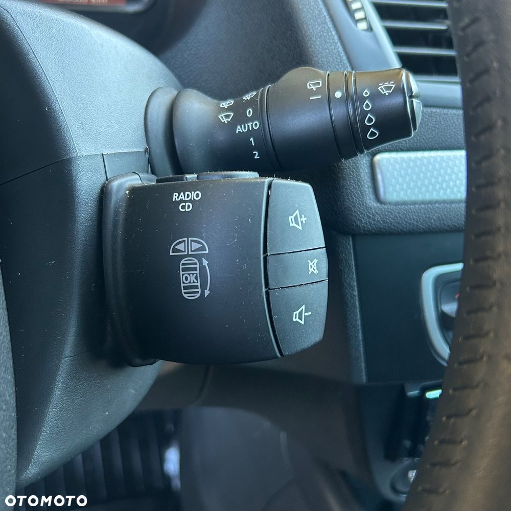 Renault Megane 1.6 16V 110 Paris Business - 24