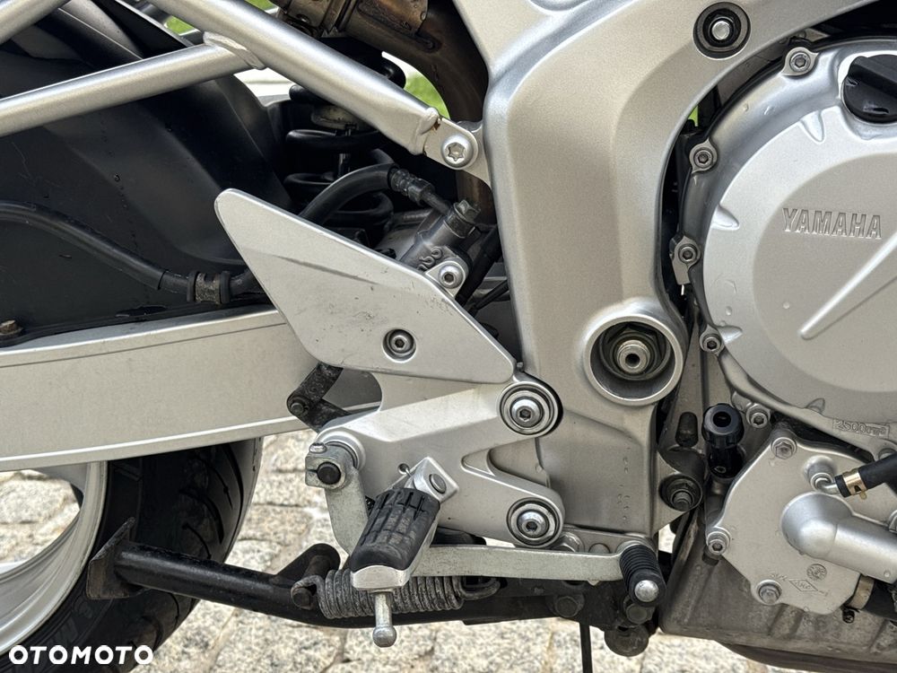 Yamaha FZ6 - 30