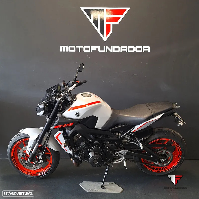 Yamaha MT-09 - 2