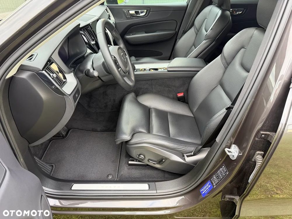 Volvo XC 60 B4 B Plus Dark - 12