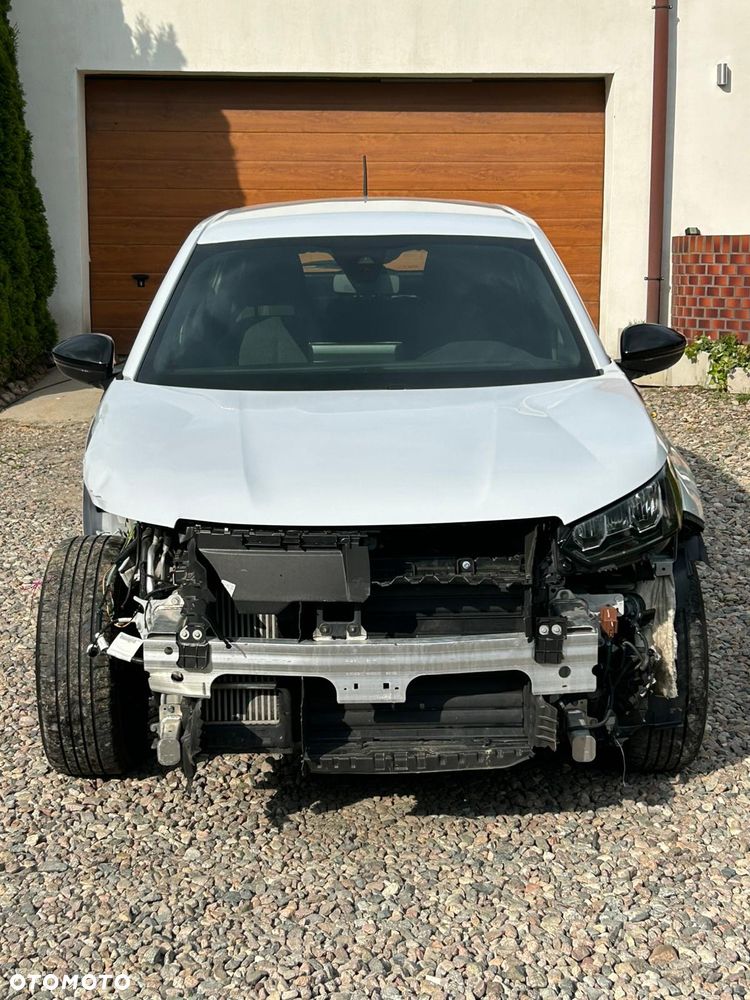 Peugeot 2008 Hybrid 136 e-DSC Style - 22