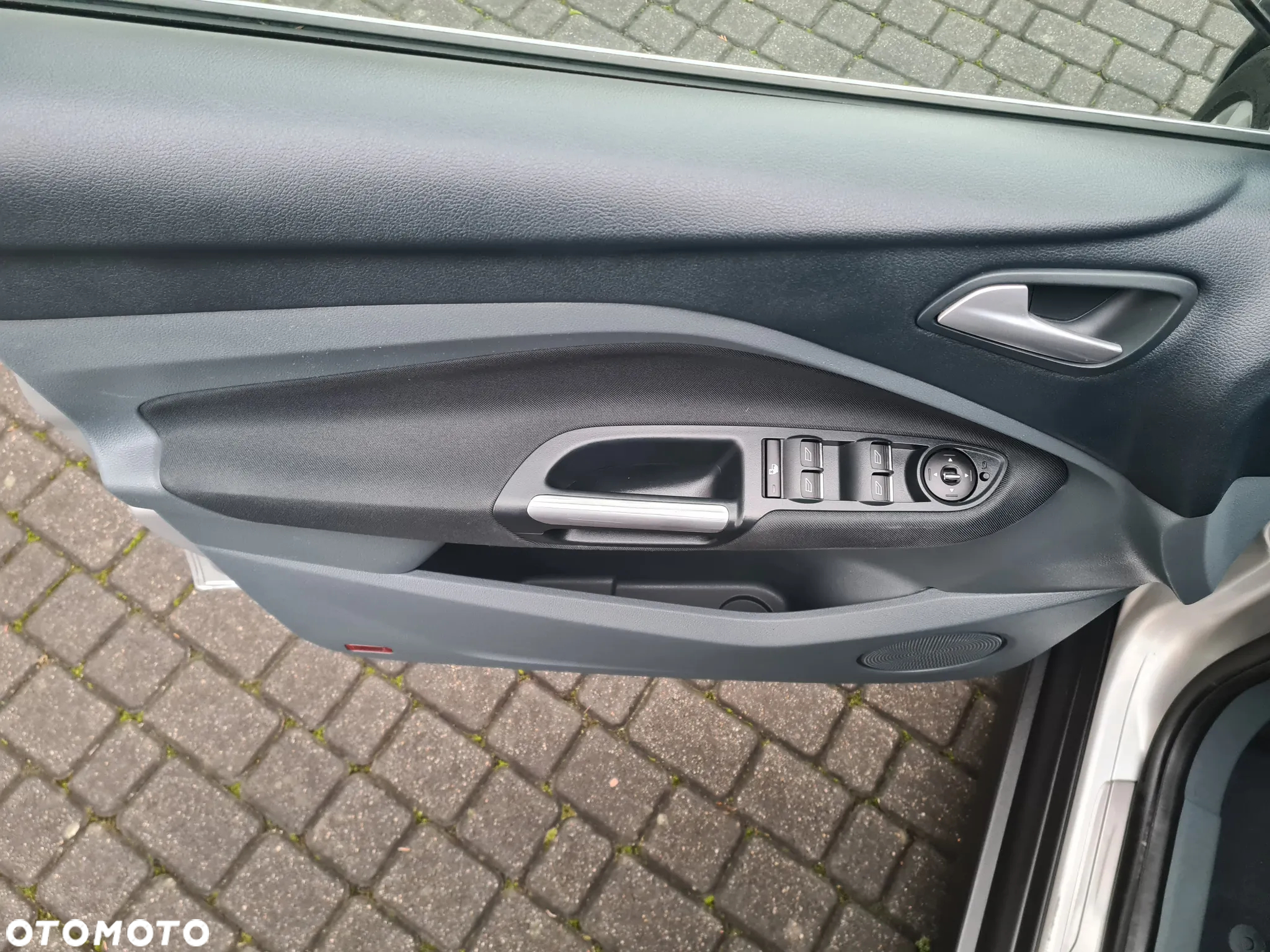 Ford Grand C-MAX 2.0 TDCi Titanium - 25
