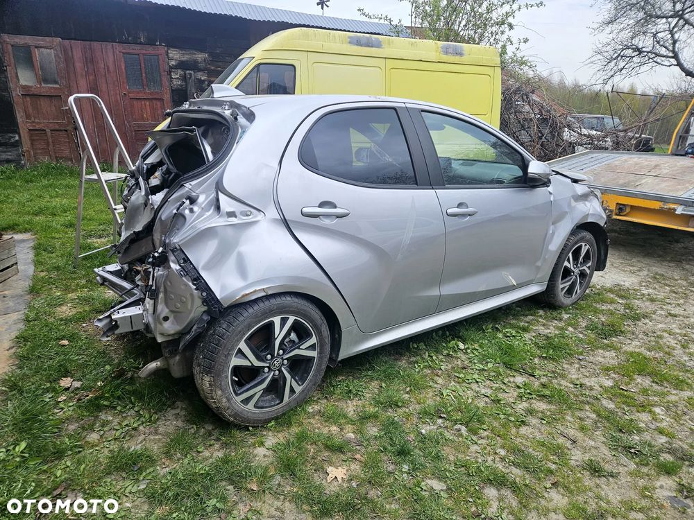 Toyota Yaris Hybrid 100 Active - 3