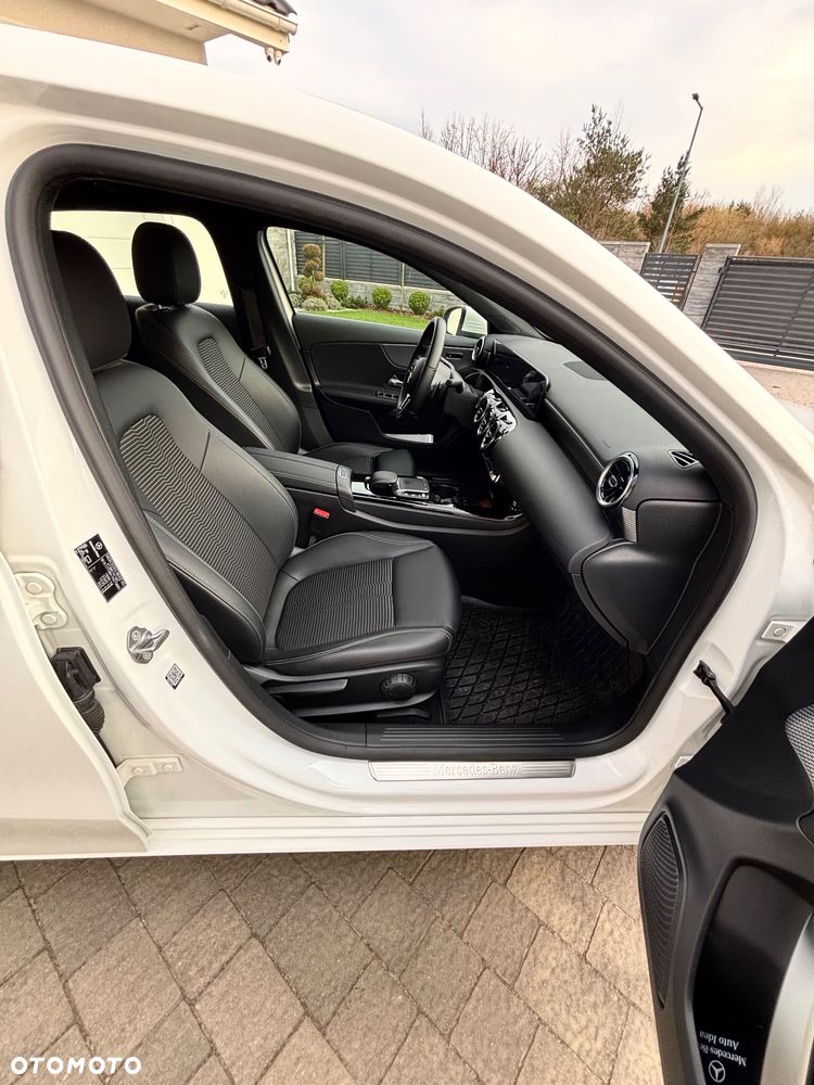 Mercedes-Benz Klasa A 180 7G-DCT - 16