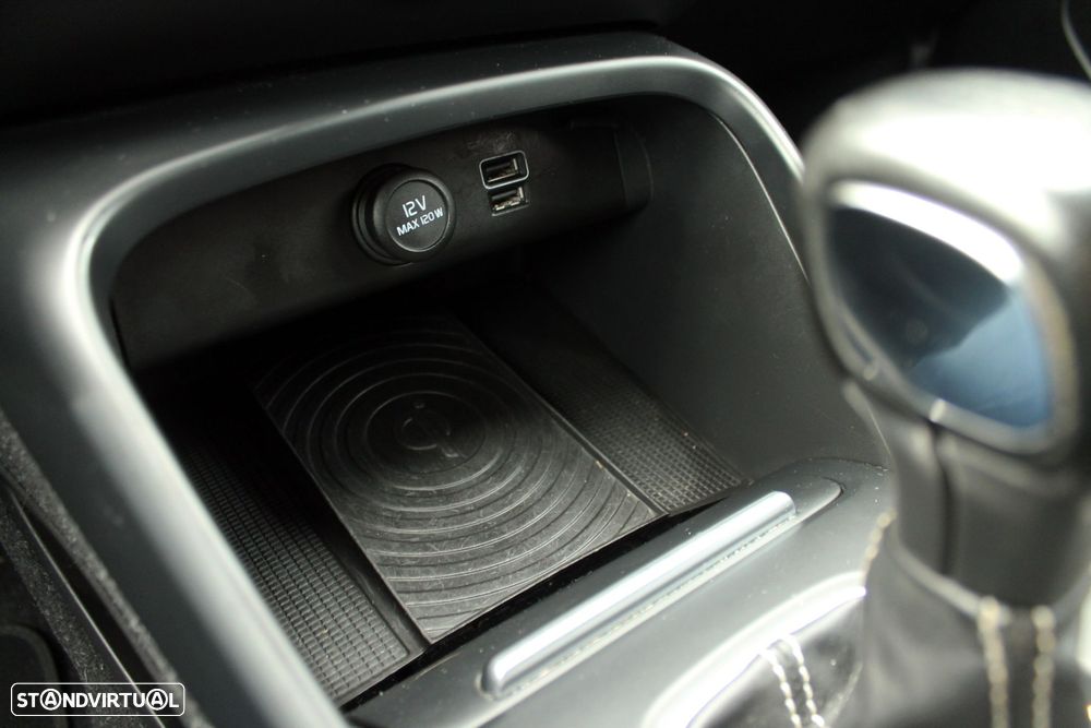 Volvo XC 40 1.5 T3 R-Design Tech Edition - 20