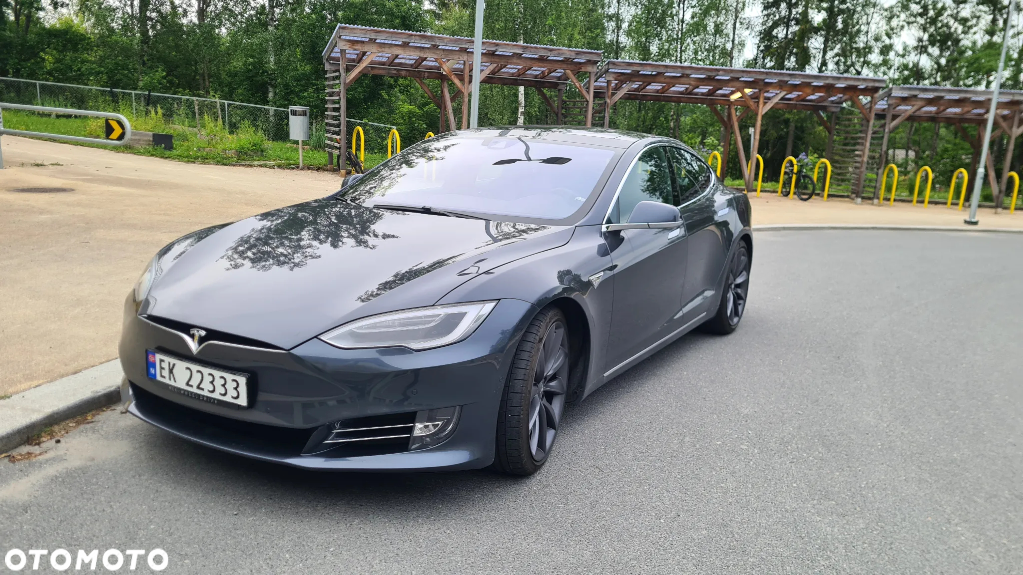 Tesla Model S - 5