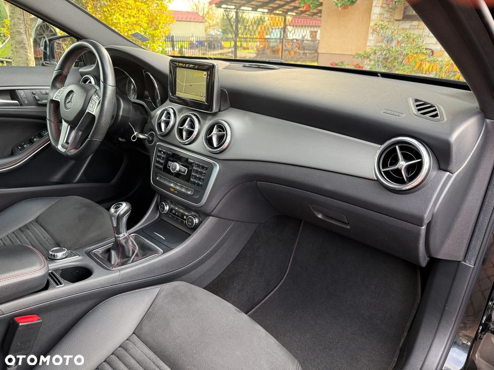 Mercedes-Benz GLA 200 AMG Line - 17