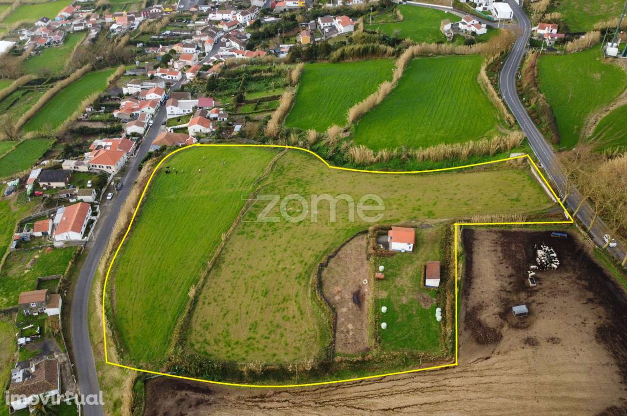 Terreno Rústico de elevado potencial na freguesia das Feteiras - Grande imagem: 3/20