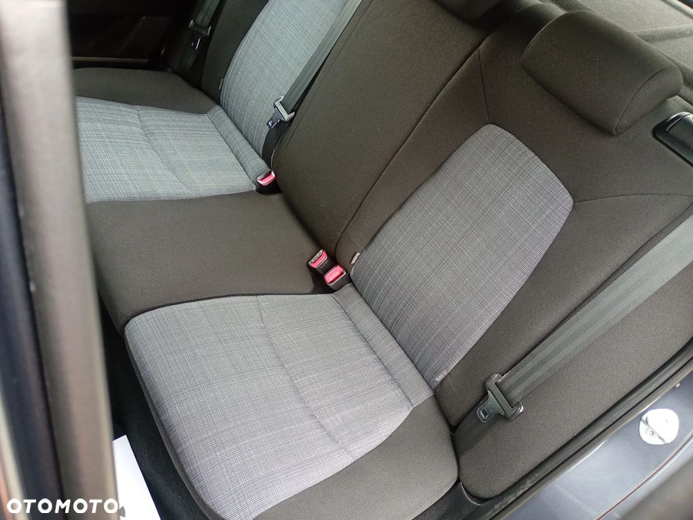 Kia Ceed - 28