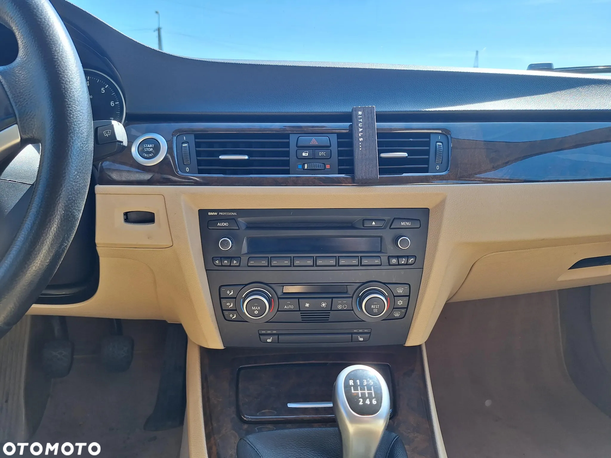 BMW Seria 3 330i Touring - 22