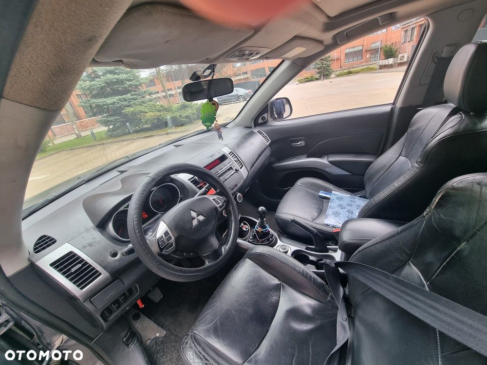 Mitsubishi Outlander - 8