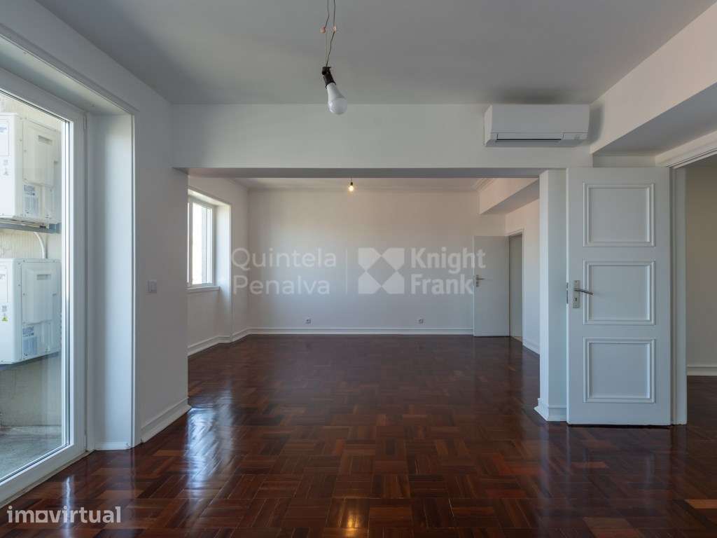 Apartamento T4+2 para arrendar sem móveis nas Avenidas Novas - Grande imagem: 2/28