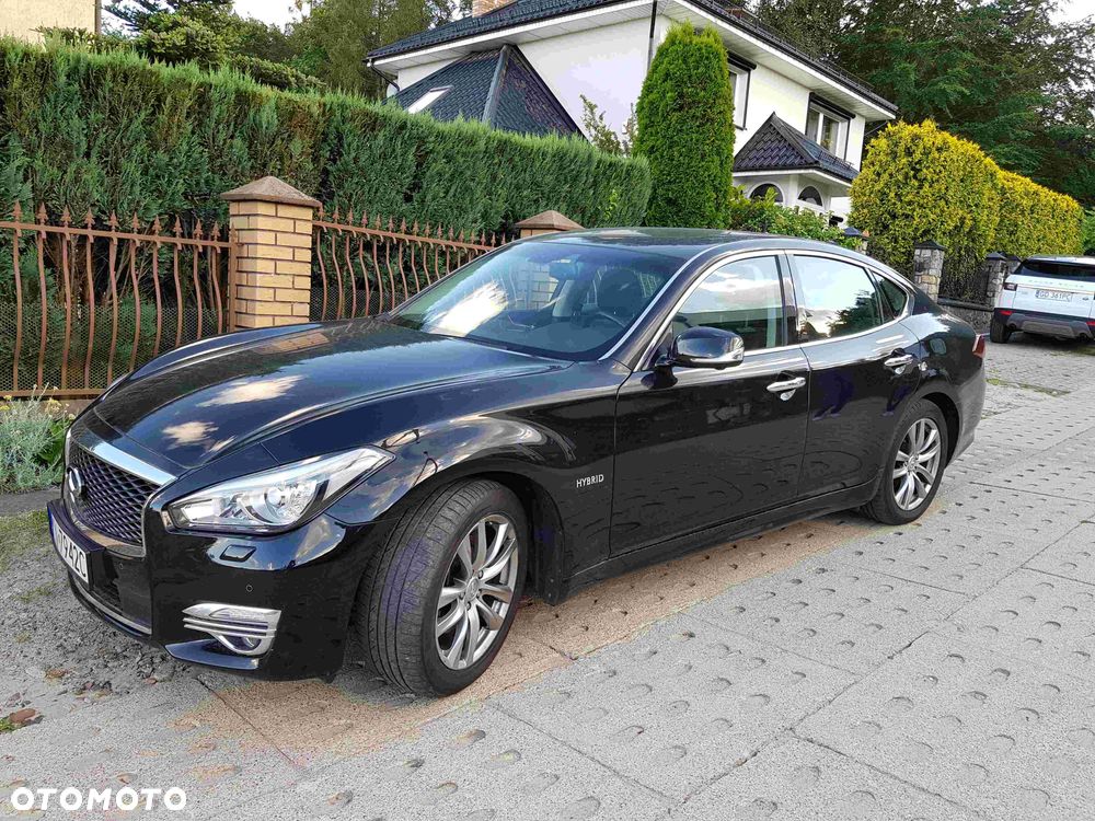 Infiniti Q70