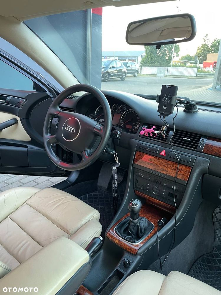 Audi A6 Avant 2.4 - 11
