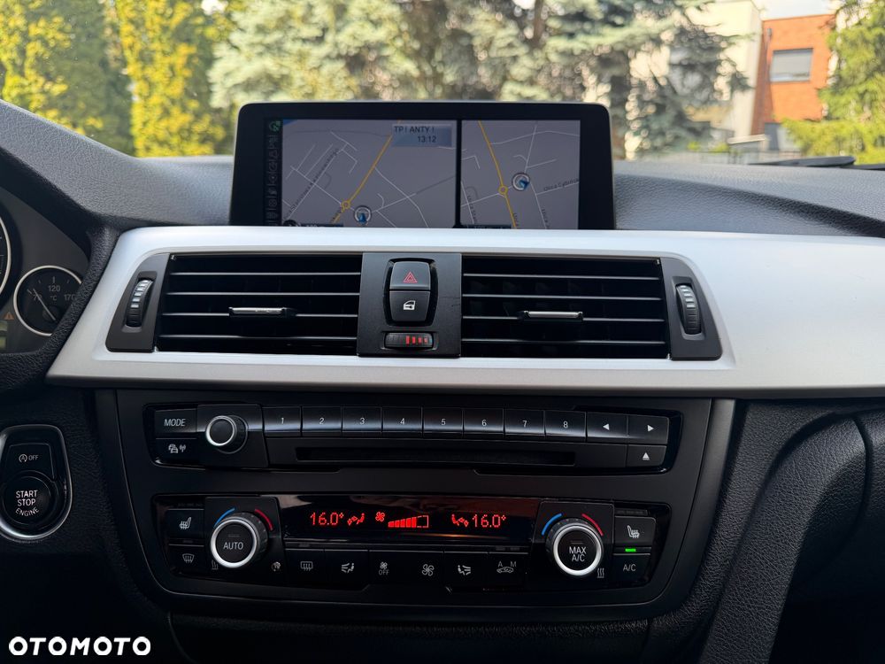 BMW Seria 3 320i Sport-Aut Sport Line - 28