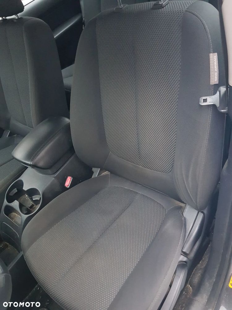 Kia Carens - 17