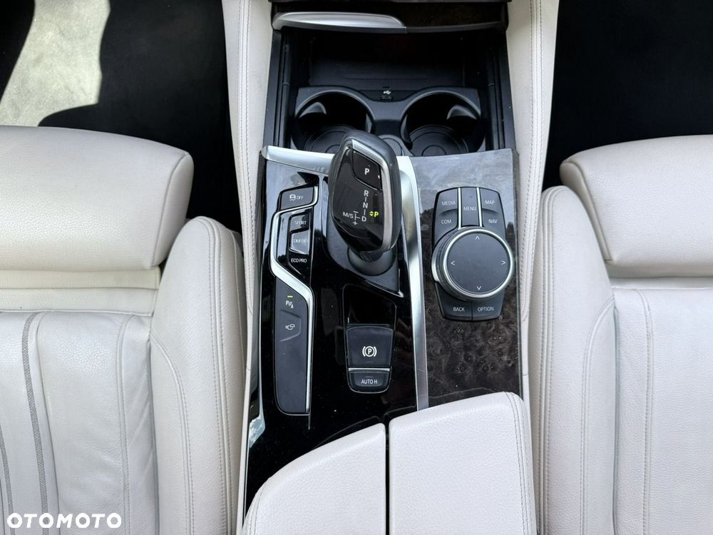 BMW Seria 5 530i Luxury Line - 25
