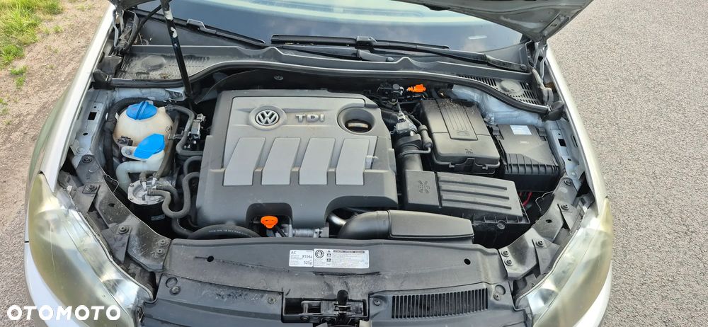 Volkswagen Golf 1.6 TDI DPF Highline - 14