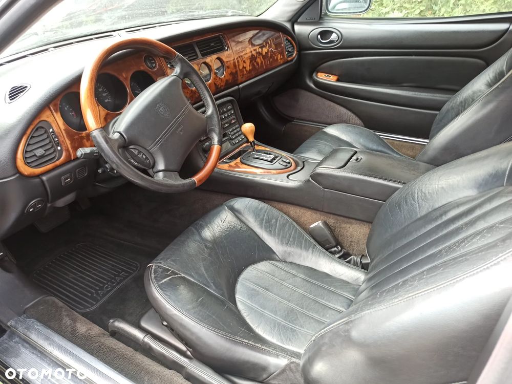 Jaguar XK8 4.0 - 12