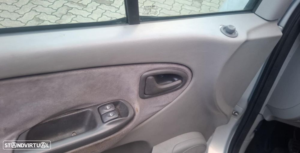 Renault Scénic 1.6 16V RXE AC GPL - 14