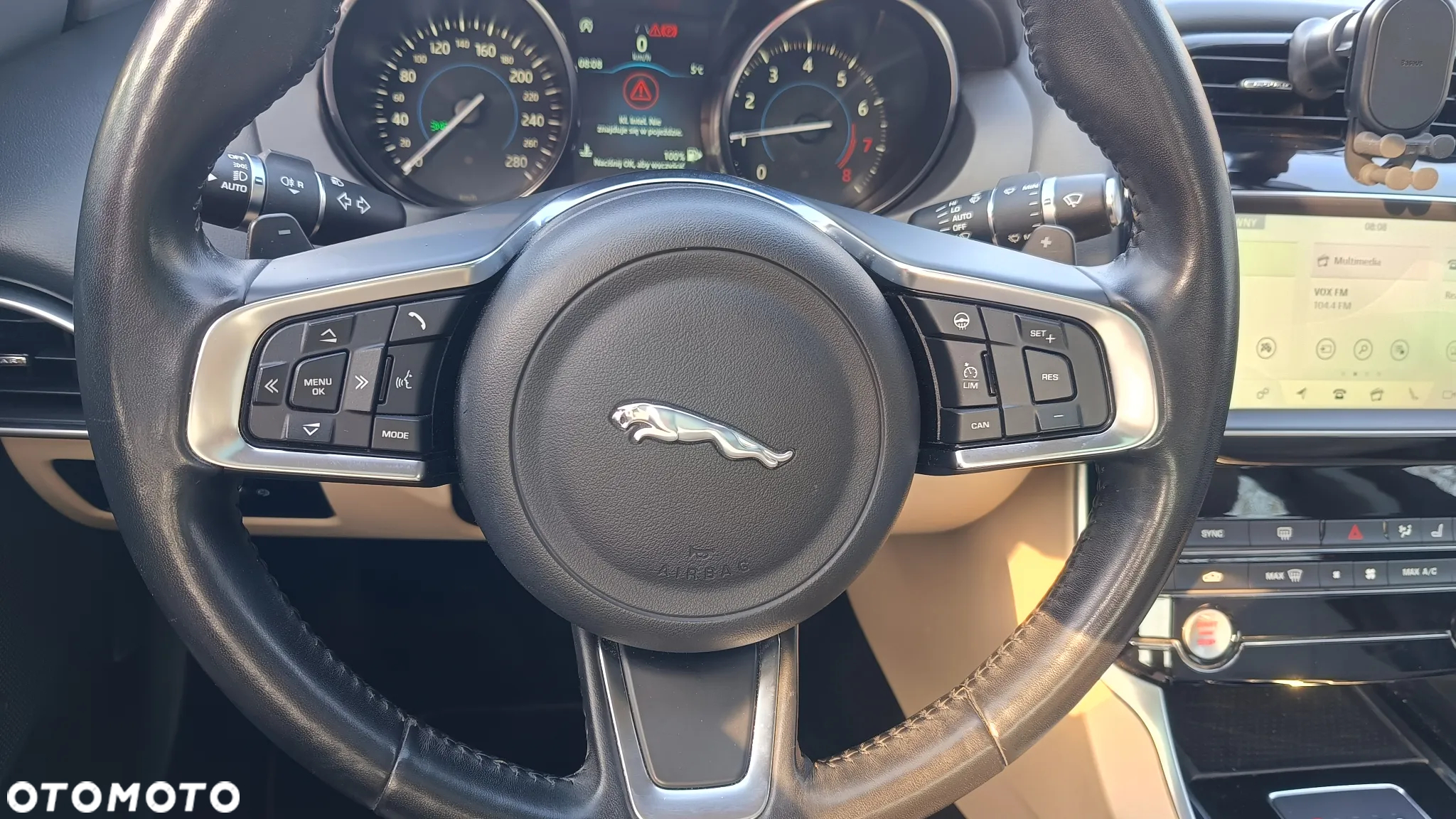 Jaguar XE 25t Prestige - 15