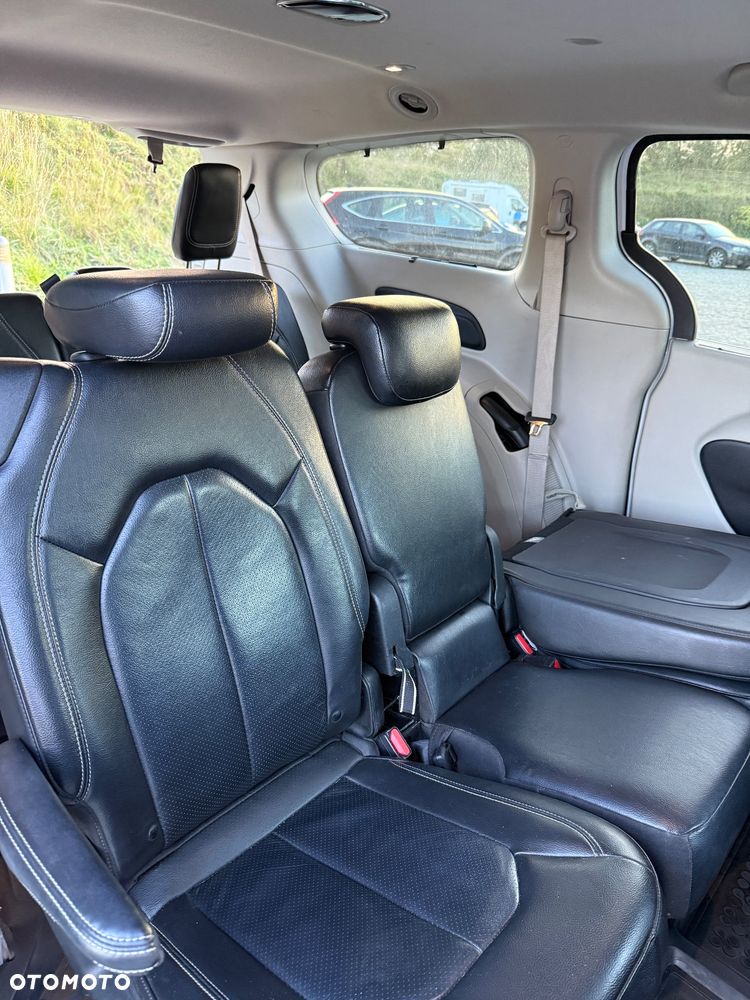Chrysler Pacifica - 14