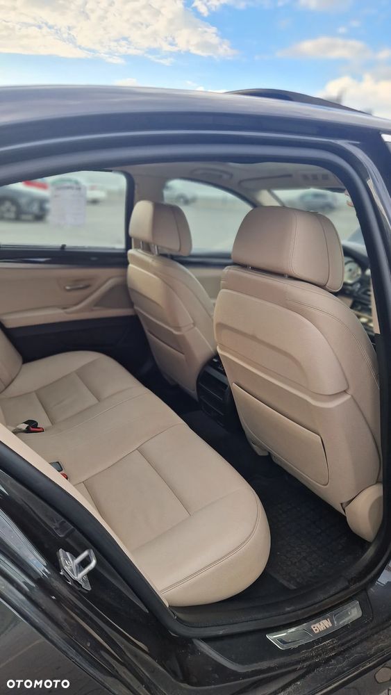 BMW Seria 5 530d xDrive Luxury Line - 11