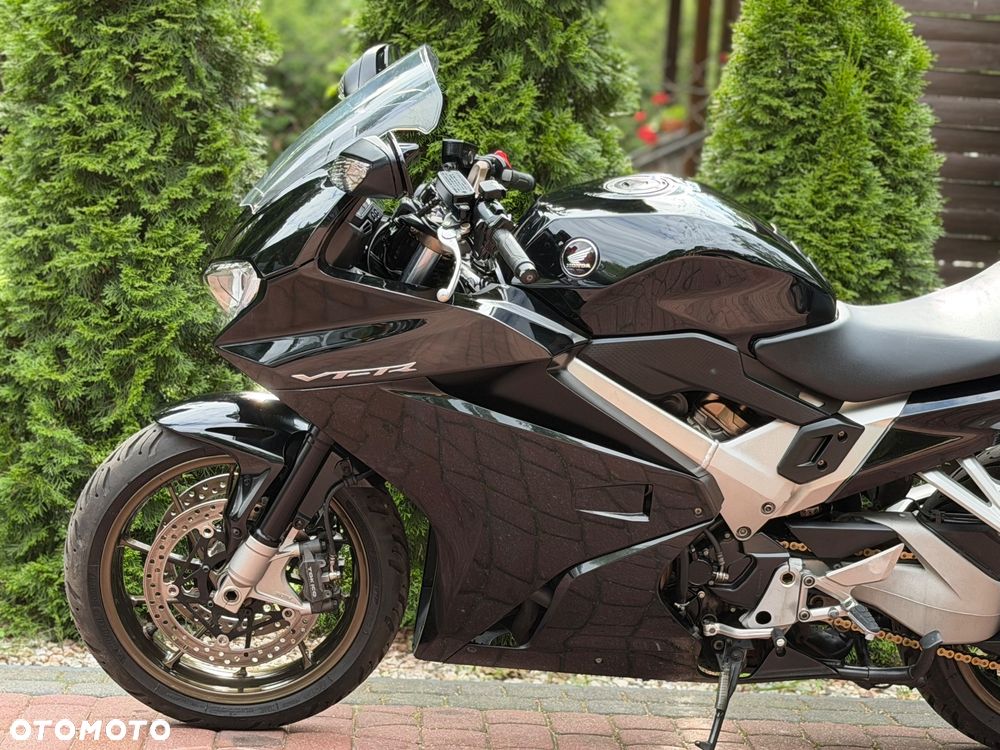 Honda VFR - 19