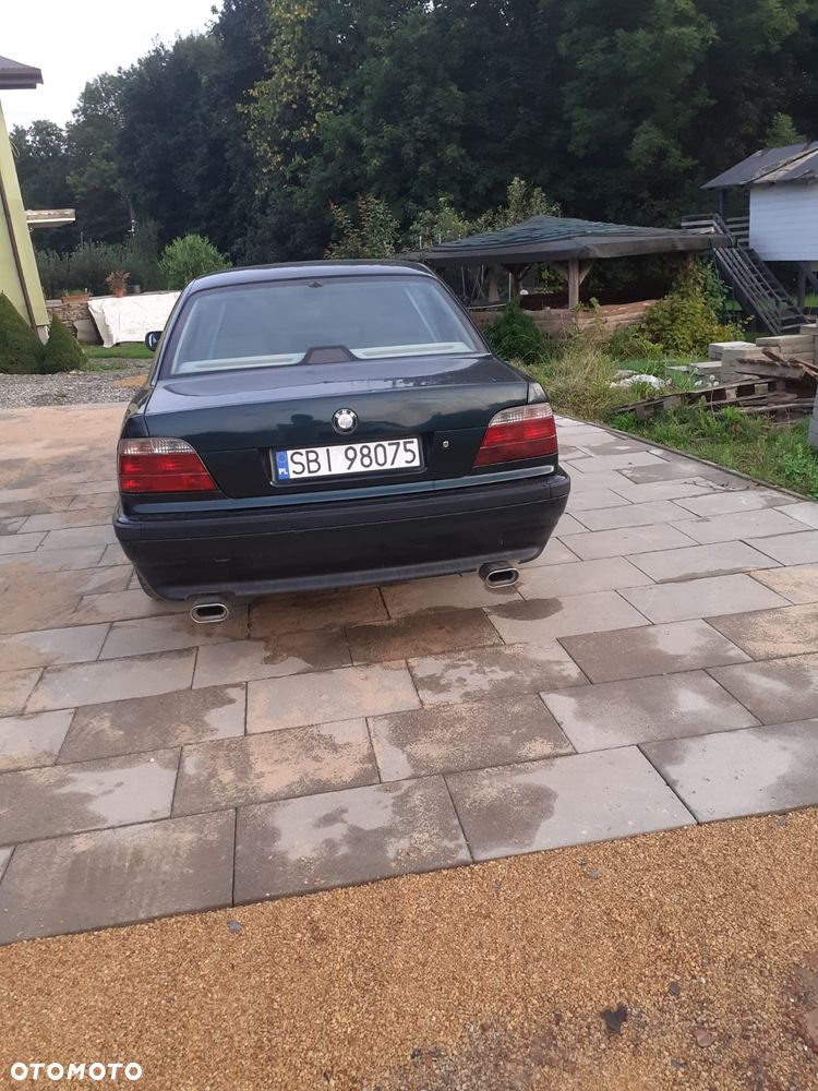 BMW Seria 7 750i - 4