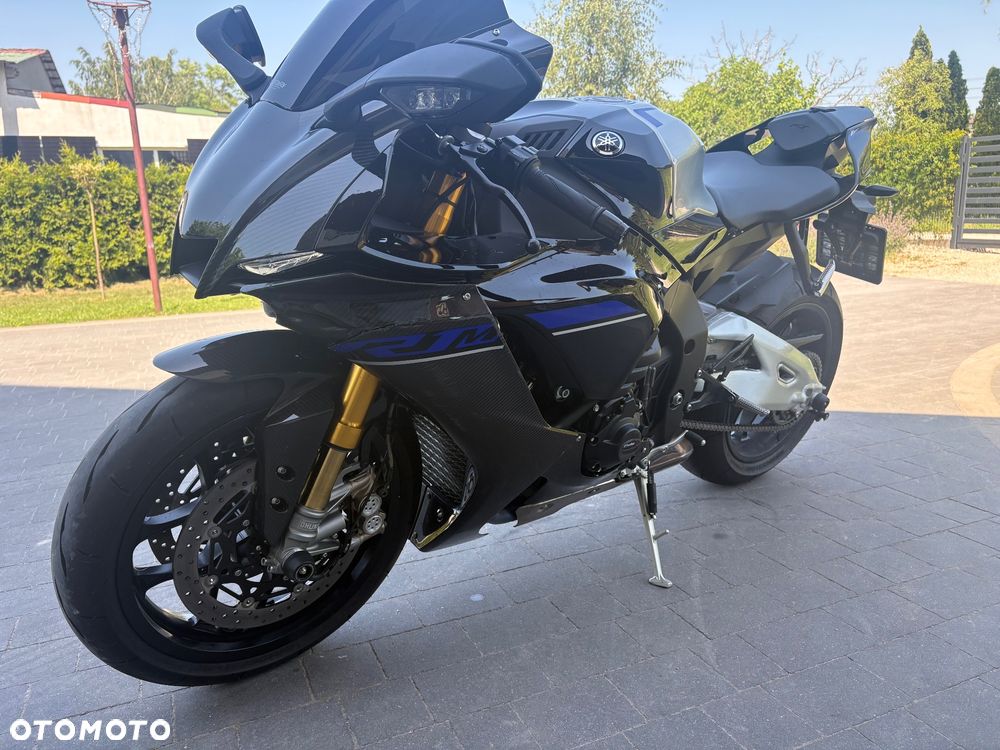 Yamaha R1 - 8