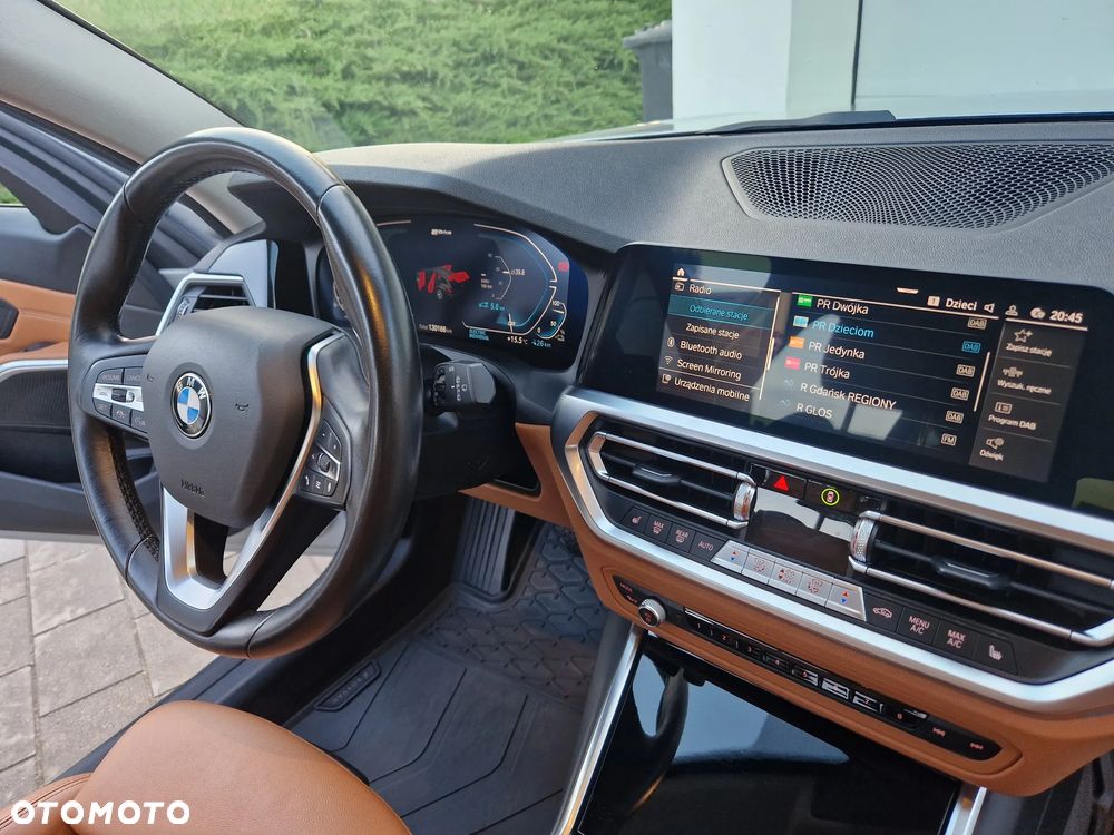 BMW Seria 3 330e xDrive - 23