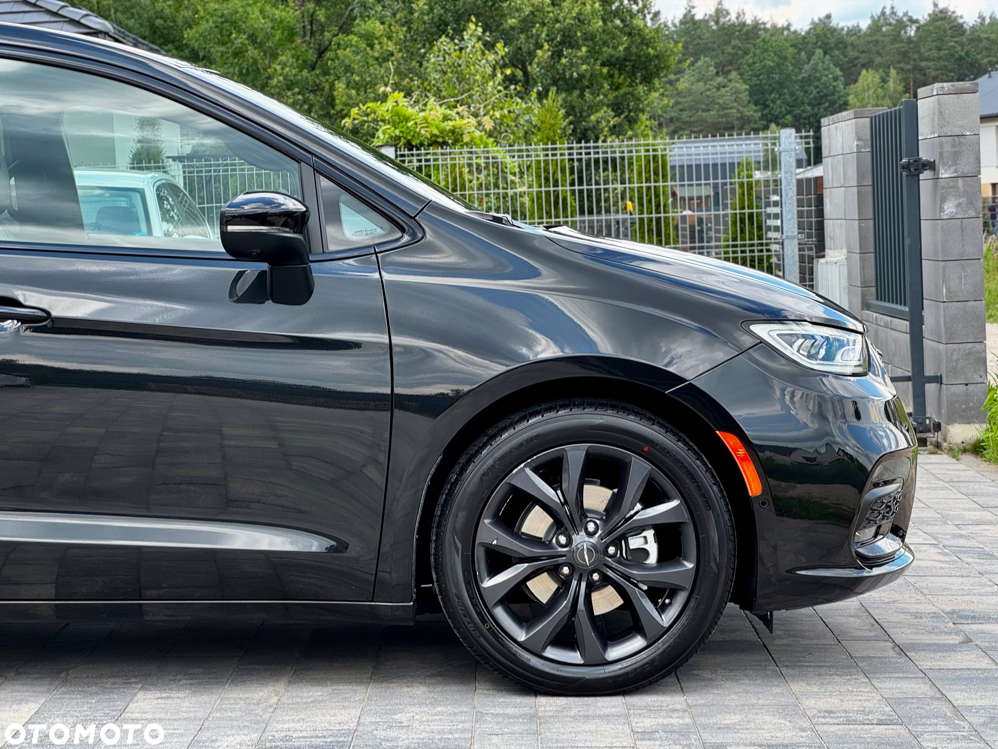 Chrysler Pacifica - 13