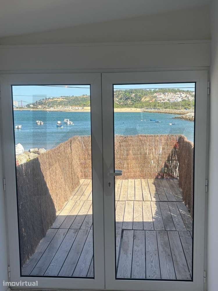 Charmosa Casa Renovada com Terraço Incrível e Vista Rio Tejo – a 2 min - Grande imagem: 3/30
