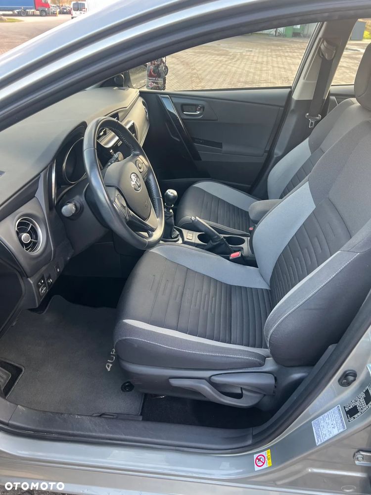 Toyota Auris 1.6 Premium - 9
