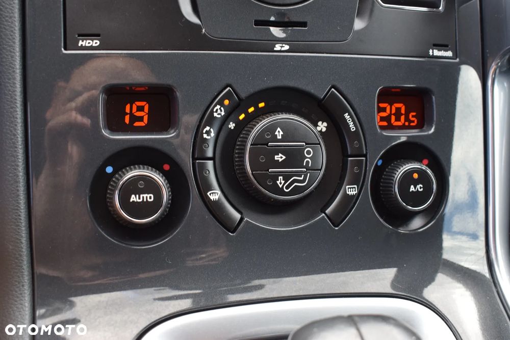 Peugeot 3008 2.0 HYbrid4 - 29