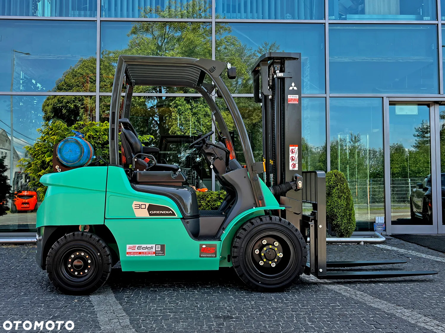 Mitsubishi FG30N Grendia - 2