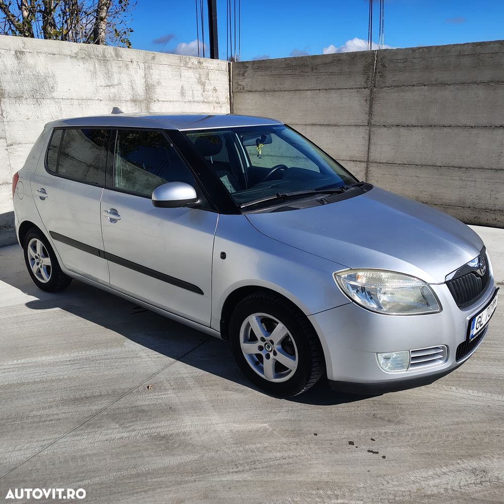 Skoda Fabia 2008 photo 2