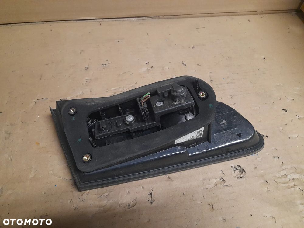 SEAT IBIZA LAMPA TYLNA PRAWA WEWNĘTRZNA KLAPY 6L6945108F - 2