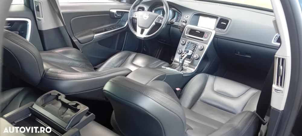 Volvo V60 D6 Summum - 16