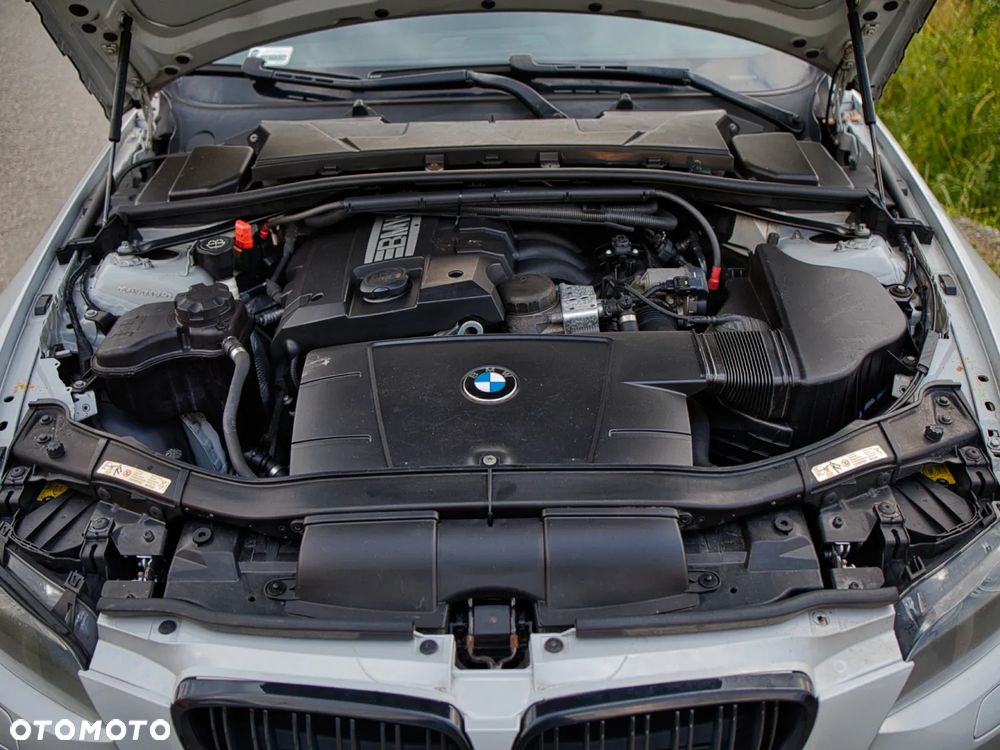 BMW Seria 3 320i - 28
