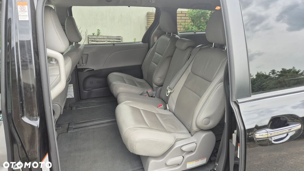 Toyota Sienna 3.5 V6 - 11