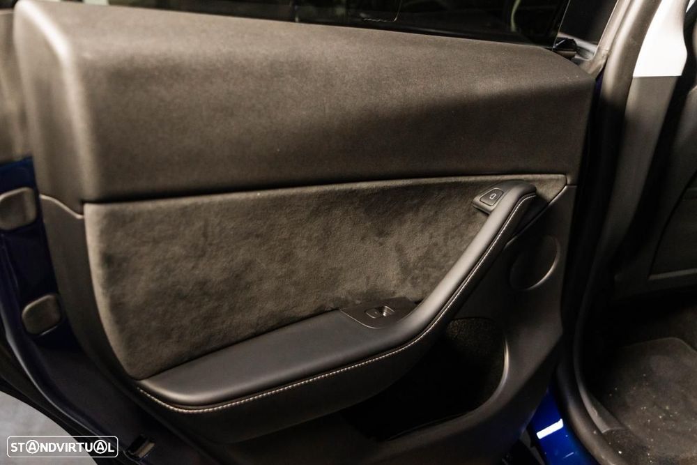 Tesla Model Y Long Range Dual Motor AWD - 32