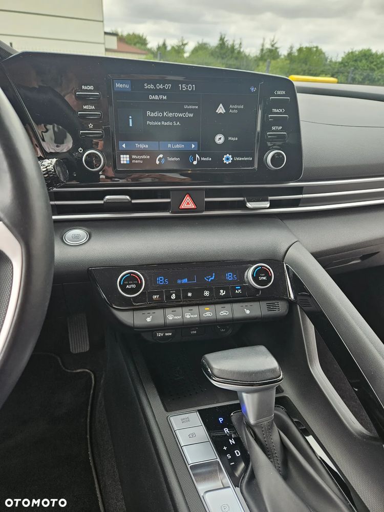 Hyundai Elantra 1.6 Executive CVT - 14