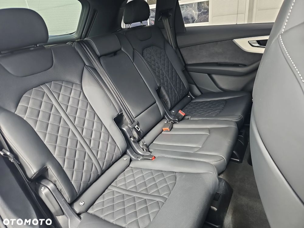 Audi Q7 55 TFSI mHEV Quattro S Line Tiptr - 12