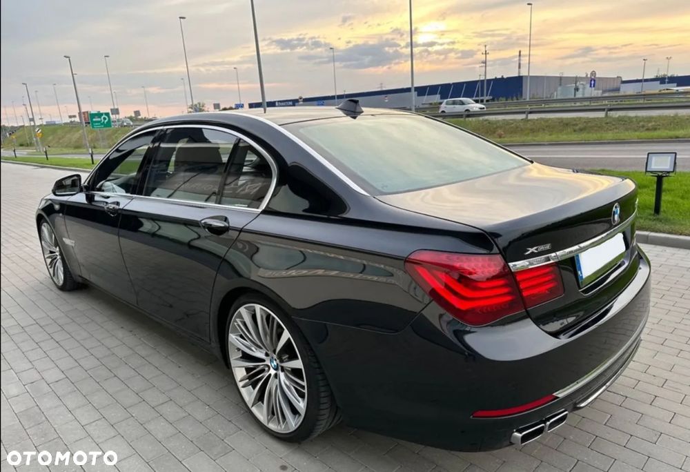 BMW Seria 7 750i L xDrive - 8