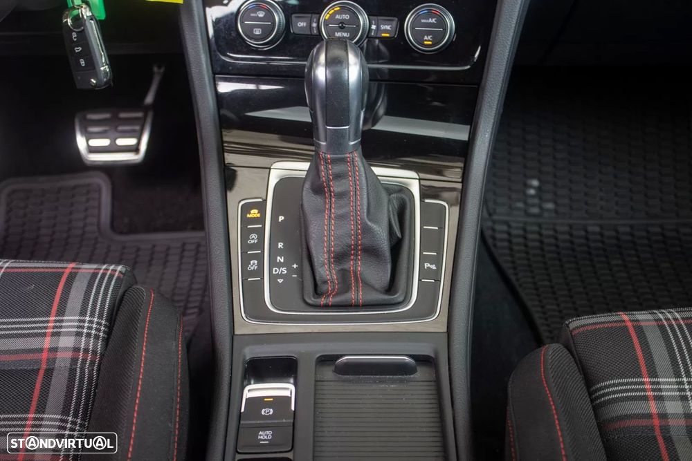 VW Golf 2.0 TSi GTi DSG Performance - 17