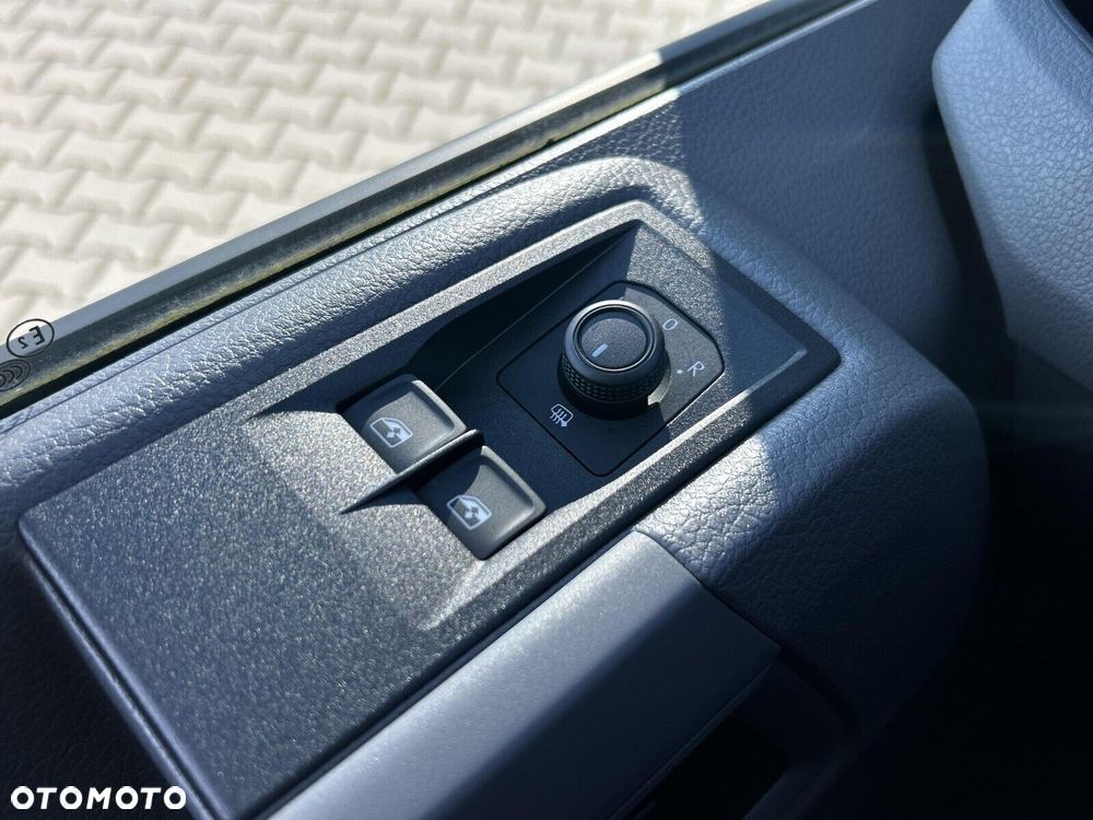 Volkswagen Crafter Crafter 35 Podwozie z pojedynczą kabiną silnik: 2,0 l TDI EURO VI-e SCR 103 kW / skrzynia biegów: Przedni napęd manualna 6-biegowa rozstaw osi: 4490 mm - 11