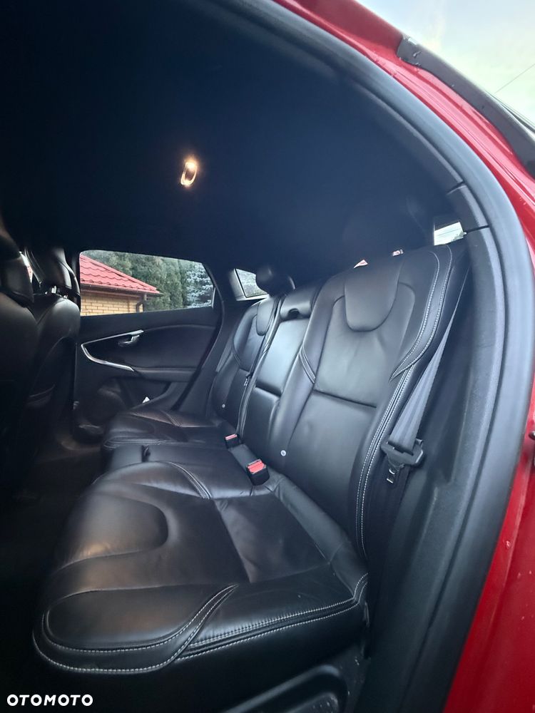 Volvo V40 D4 Drive-E R-Design Summum - 11